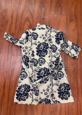 Kısa Kollu Çiçek Desenli Kısa Gömlek Elbise - Görsel 2