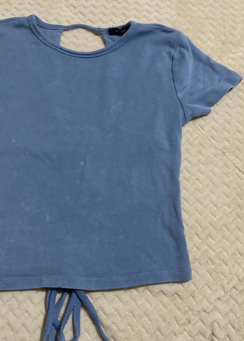 Diğer desenli bebe mavisi sırtı açık desenli crop bluz