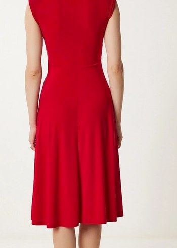 Kırmızı V Yakalı Midi Kloş Elbise - Görsel 2