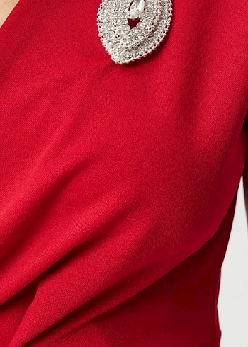 Kısa Kollu, broşlu Kırmızı Midi Kalem Elbise - Görsel 3