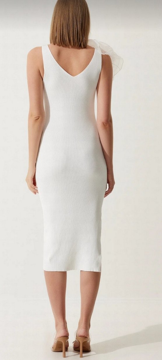 Beyaz V Yaka Midi Triko Elbise - Görsel 4