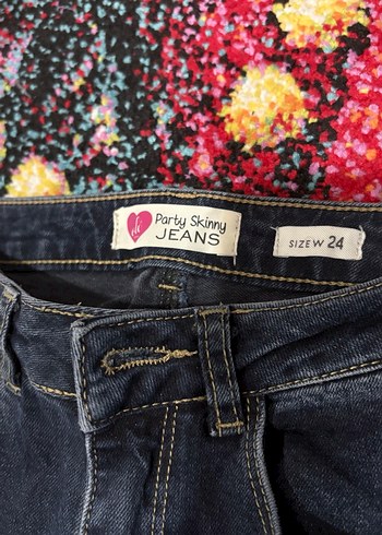 Kadın Siyah Baskılı Dar Kesim Denim Pantolon - Görsel 4