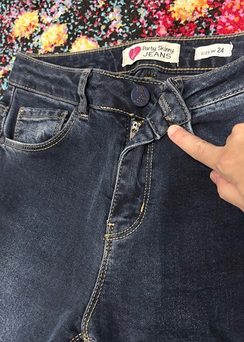 Kadın Siyah Baskılı Dar Kesim Denim Pantolon - Görsel 3