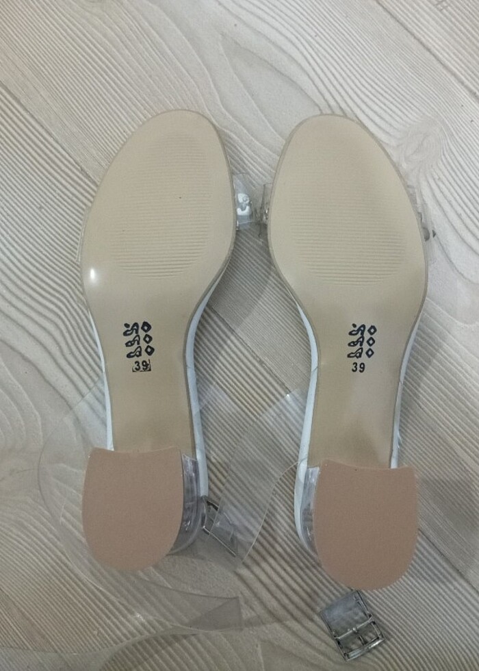 TAŞLI BİLEKLİKTEN BAĞLAMA KISA TOPUKLU AYAKKABI  - Görsel 2