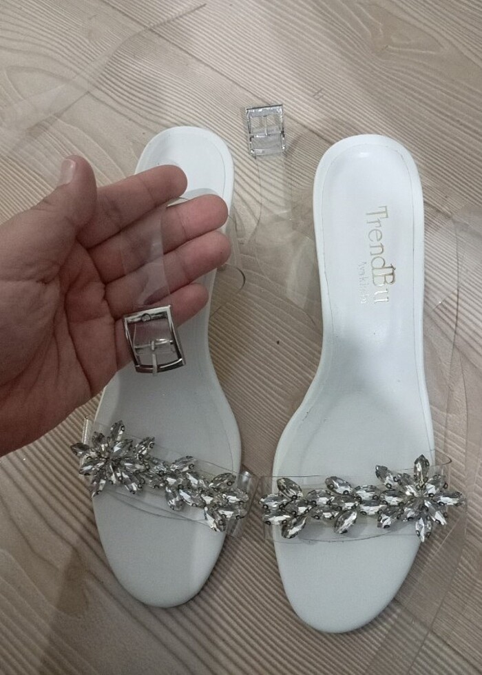 TAŞLI BİLEKLİKTEN BAĞLAMA KISA TOPUKLU AYAKKABI  - Görsel 4