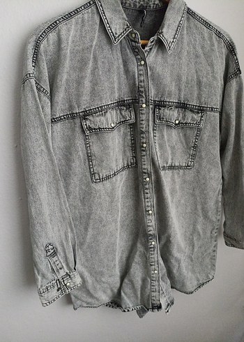 Gri Kadın Denim Gömlek Düğmeli Rahat Kesim - Görsel 4