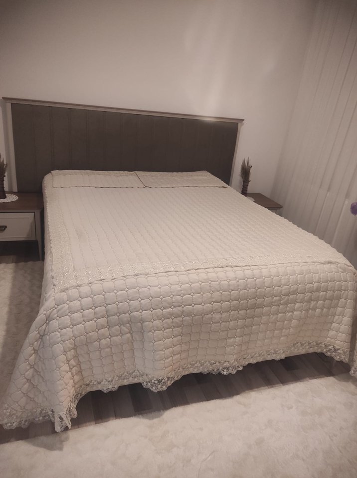 krem  düz desenli yatak örtüsü - Görsel 2