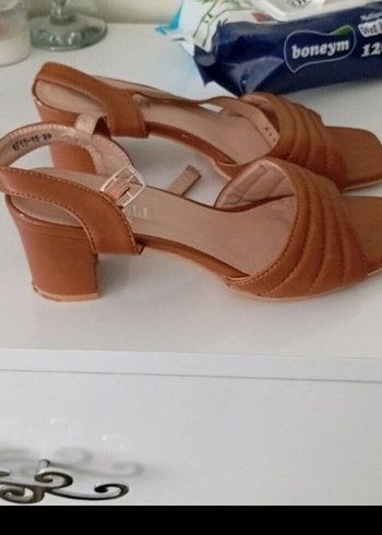 Bej Kadın Topuklu Sandalet