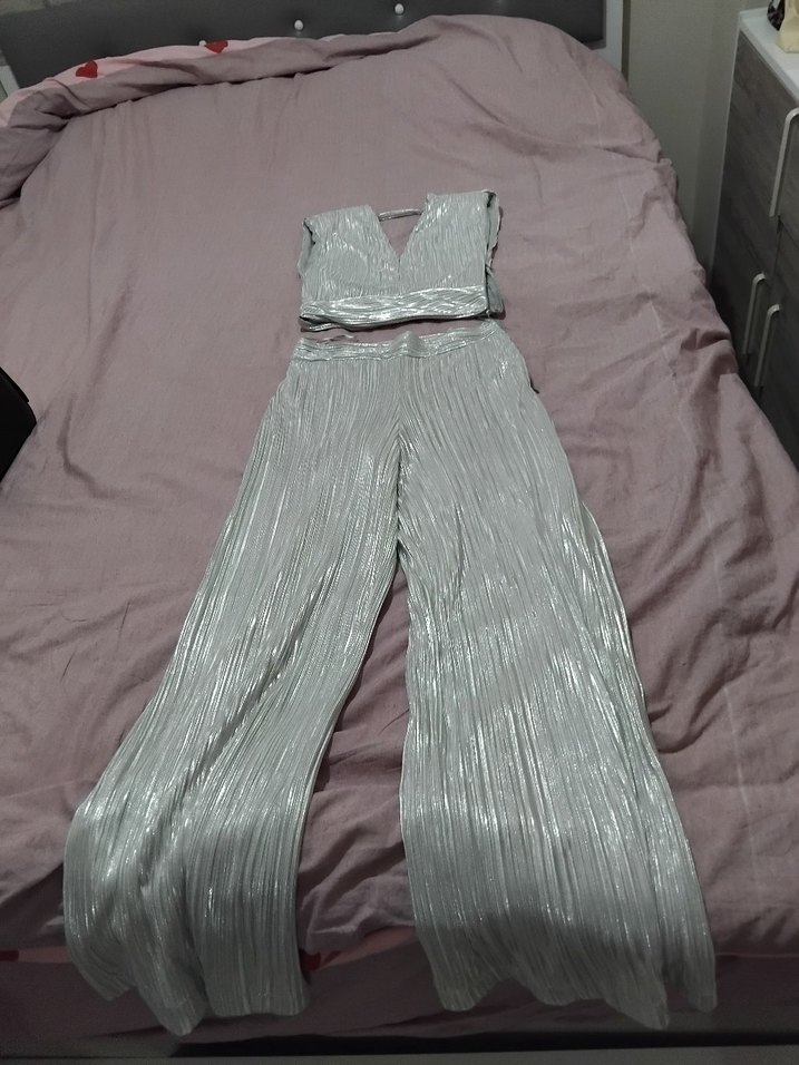 Gri Piliseli Uzun Tulum Kadın - Görsel 2