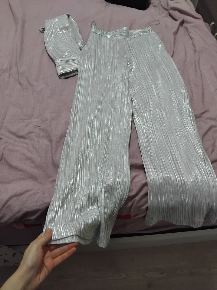 Gri Piliseli Uzun Tulum Kadın - Görsel 4