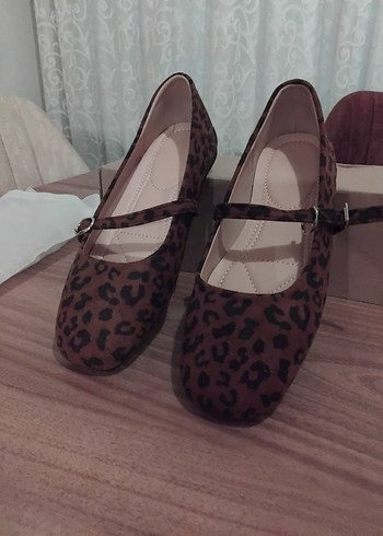 Kahverengi Leopar Desenli Tokalı Süet Babet