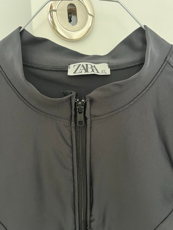 Siyah Fermuarlı Yüksek Yakalı Kadın Bluz - Görsel 2