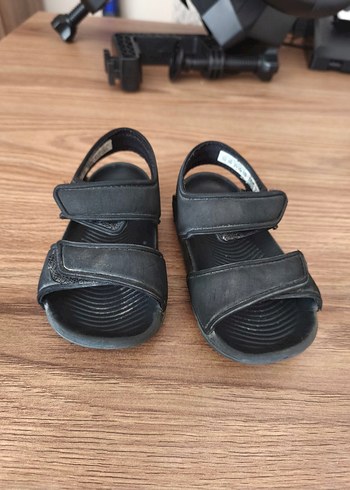 21 Beden Adidas Siyah Erkek Çocuk Cırtlı Terlik