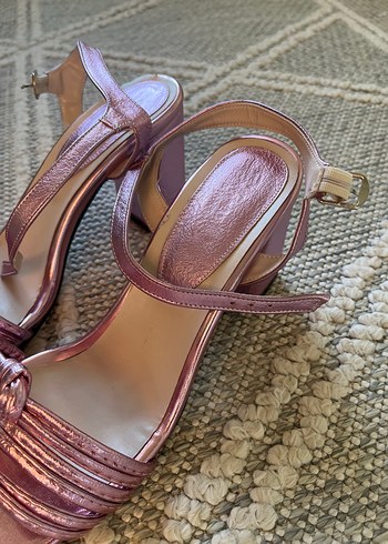 inci Parlak Pembe Deri Kadın Topuklu Sandalet