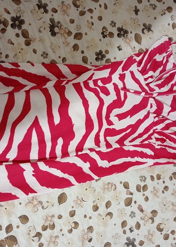 Pembe Zebra Desenli Askılı Yırtmaçlı Elbise