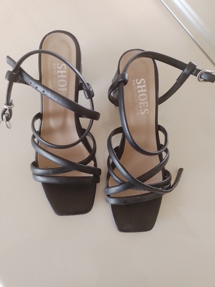 siyah topuklu ayakkabı - Görsel 2