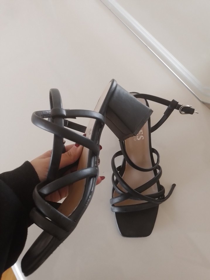 siyah topuklu ayakkabı - Görsel 3