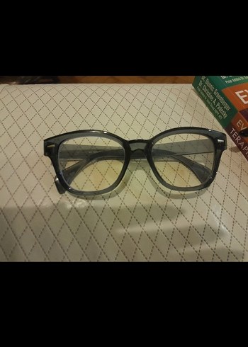 Klasik Siyah Şeffaf Kadın Gözlüğü - Görsel 2