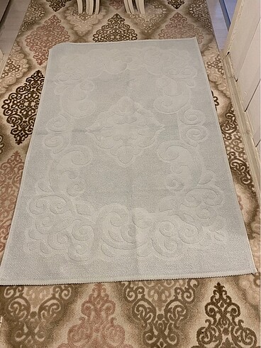 Banyo halısı veya normal kilim