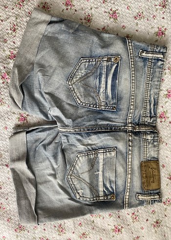 Gri Düğmeli Midi Denim Şort - Görsel 3