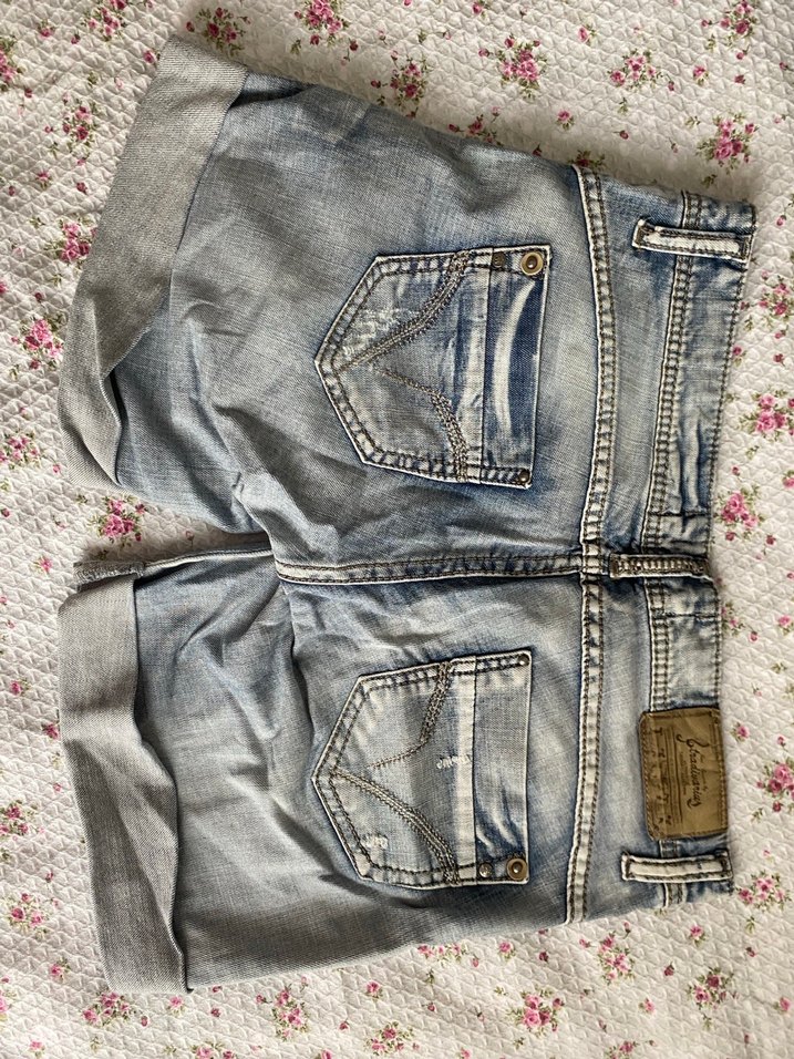 Gri Düğmeli Midi Denim Şort - Görsel 3