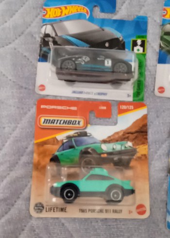 Gri Hot Wheels ve Matchbox Oyuncak Arabalar