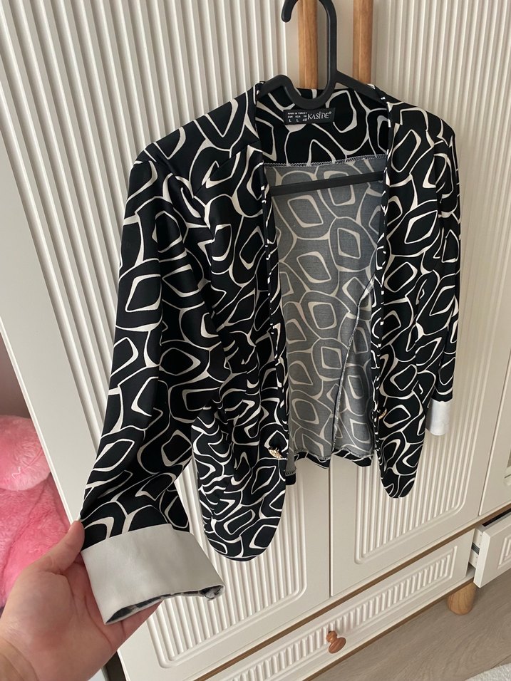 Siyah Desenli Kadın Ceket - Görsel 3