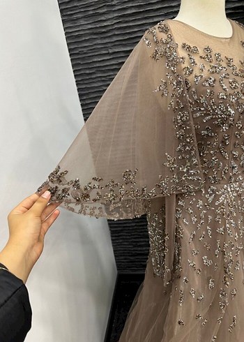 İşlemeli V Yaka Uzun Kollu Bej Abiye - Görsel 3