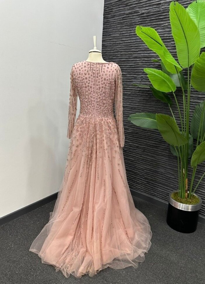 Uzun Kollu İşlemeli Pembe Abiye Elbise - Görsel 3