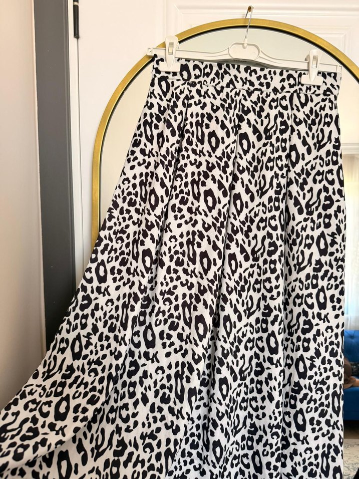 Kadın Siyah Beyaz Zebra Desenli Pilili Uzun Etek - Görsel 4