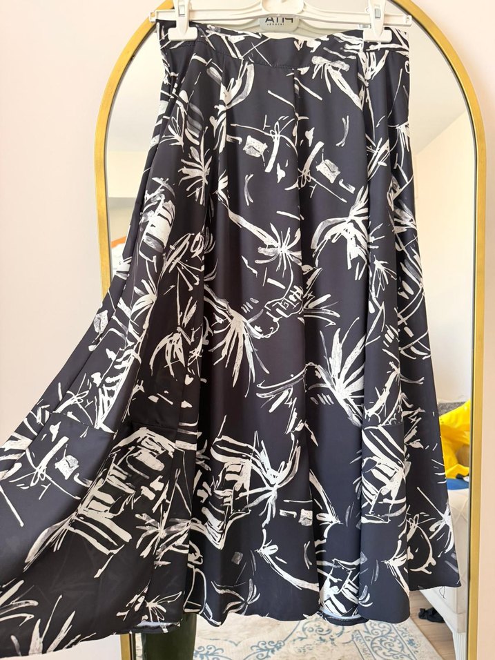 Desenli Piliseli Siyah Uzun Etek - Görsel 3