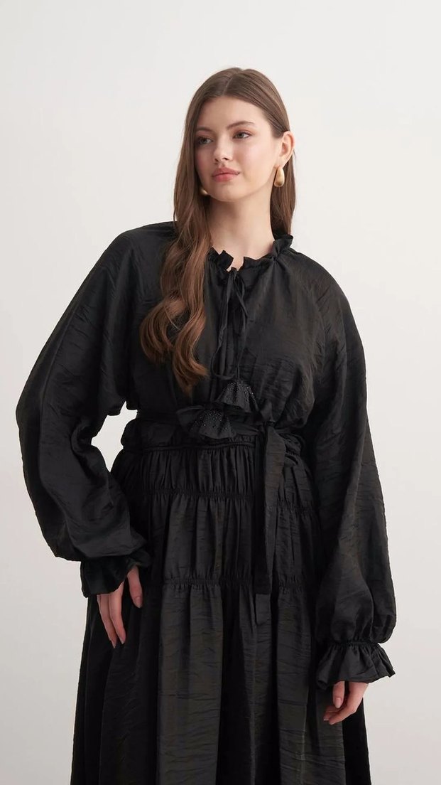 Siyah Fırfırlı Uzun Keten Elbise - Görsel 3