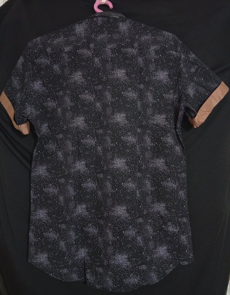 Düğmeli Siyah Desenli Erkek Kısa Kollu Gömlek - Görsel 3