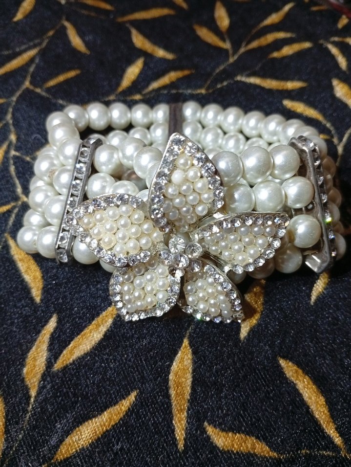 Çiçek Detaylı İncili Kadın Taşlı Bileklik - Görsel 2