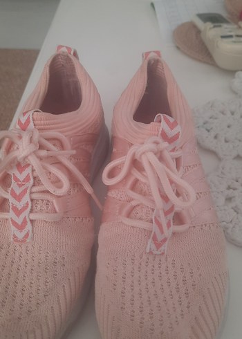 Pembe Bağcıklı Kadın Spor Ayakkabı