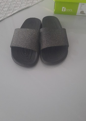 Gri Bantlı Siyah Kadın Terlik