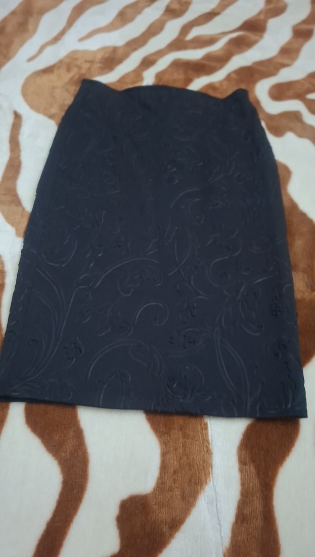 Uzun Siyah Nakışlı Drapeli Kalem Etek - Görsel 4