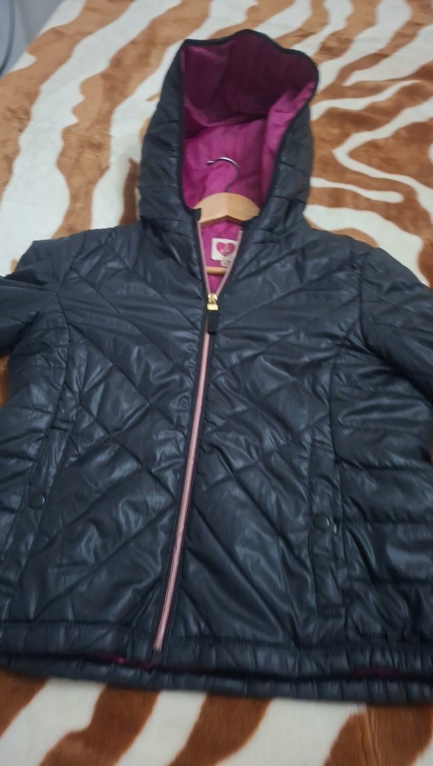 Siyah Kapüşonlu Fermuarlı Kadın Mont - Görsel 3