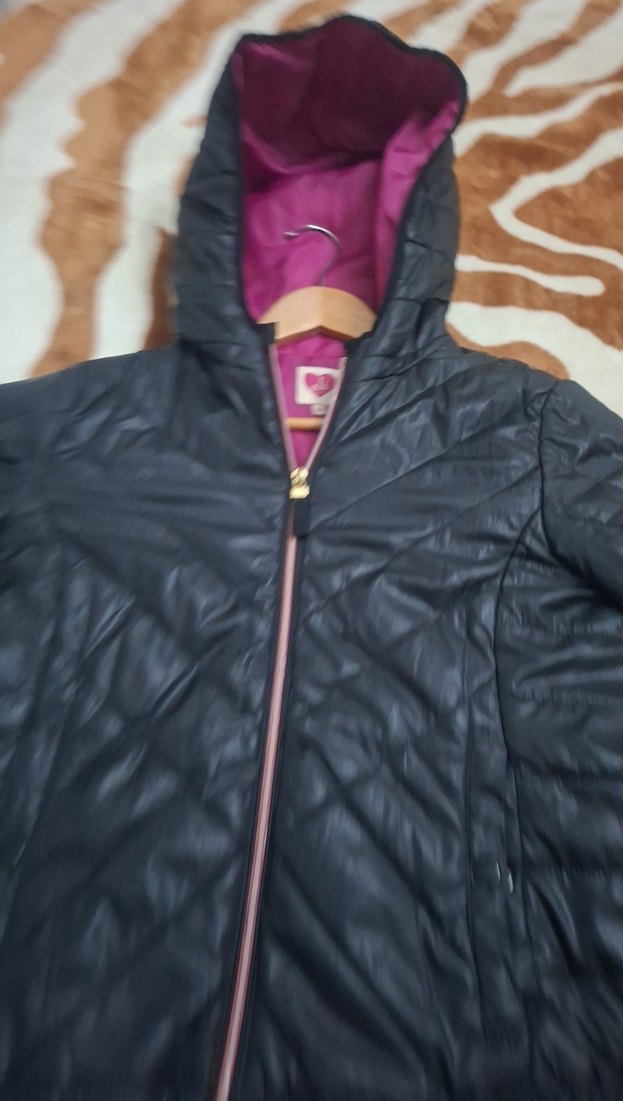 Siyah Kapüşonlu Fermuarlı Kadın Mont - Görsel 4