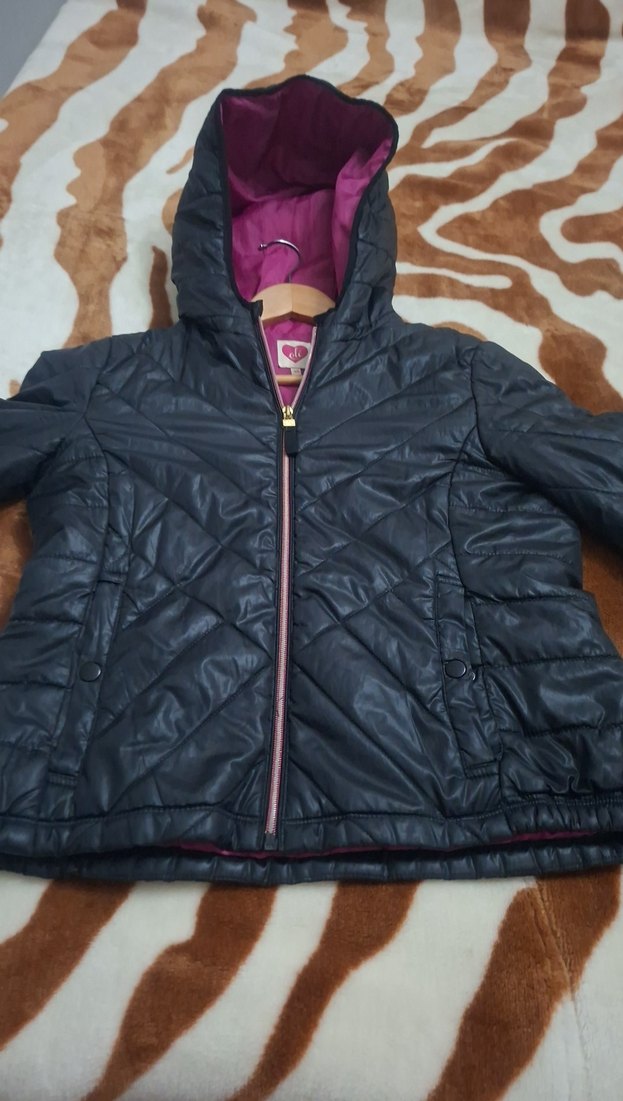 Siyah Kapüşonlu Fermuarlı Kadın Mont - Görsel 2