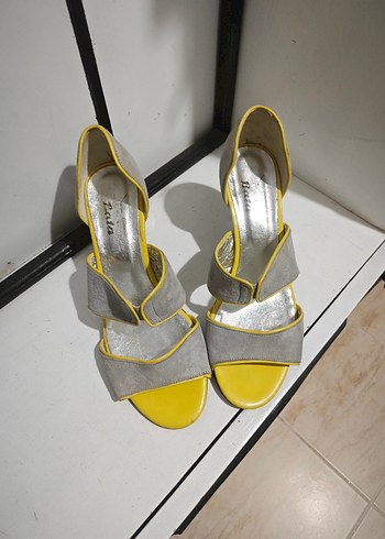 Bata Sarı Kenarlı Gri Stiletto Topuklu Kadın Ayakkabı