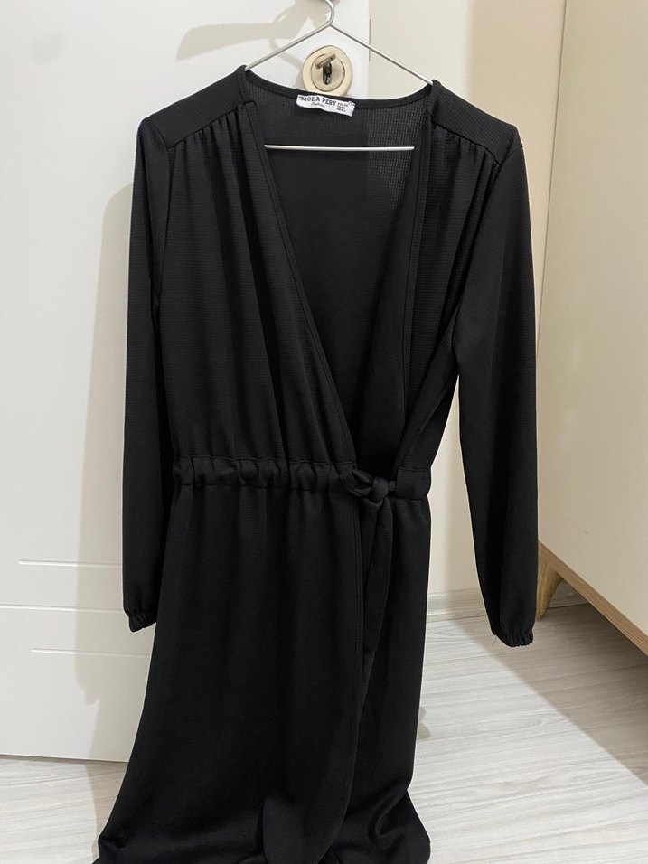 Siyah V Yaka Kemerli Midi Elbise - Görsel 2