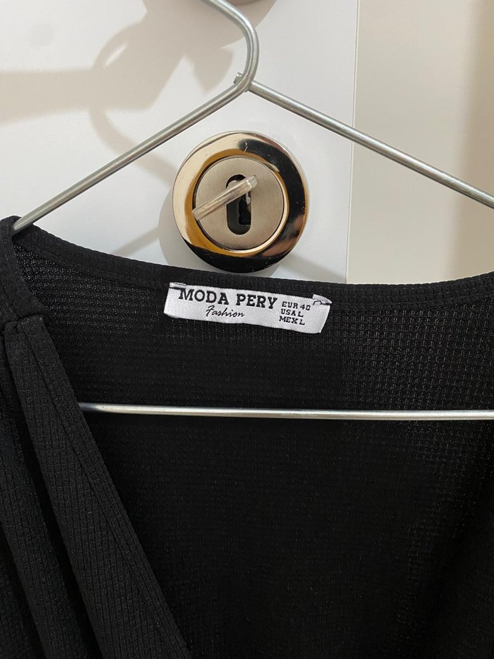 Siyah V Yaka Kemerli Midi Elbise - Görsel 3