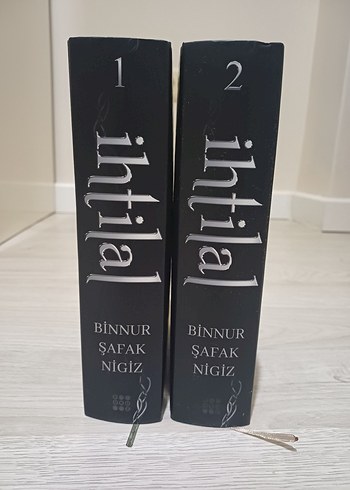 Beden Renk İhtilal - Binnur Şafak Nigiz 2 Kitap