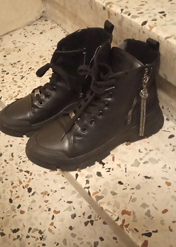 Siyah Platform Topuklu Sokak Stili Kadın Botları - Görsel 2