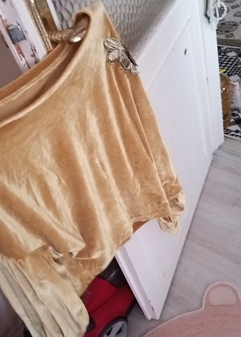 kadife Nakışlı Bej Bluzu - Görsel 4