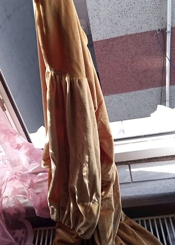 kadife Nakışlı Bej Bluzu - Görsel 3