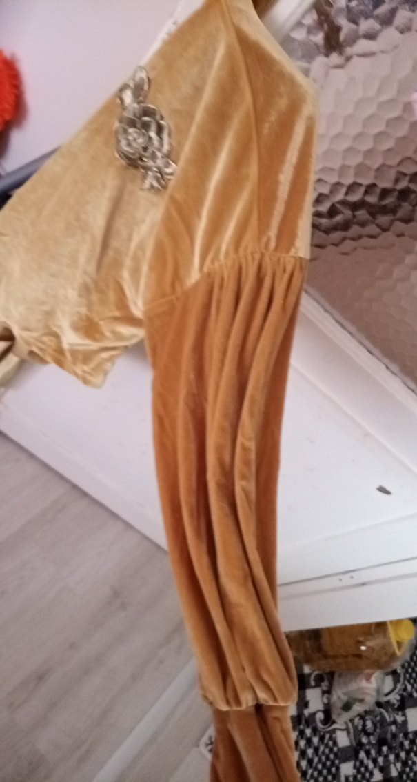 kadife Nakışlı Bej Bluzu - Görsel 5