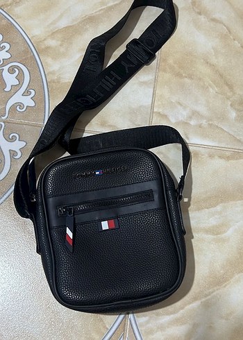 Beden siyah Renk Fermuarlı Siyah Deri tommy hilfiger çanta