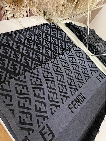 Fendi Fendi şal